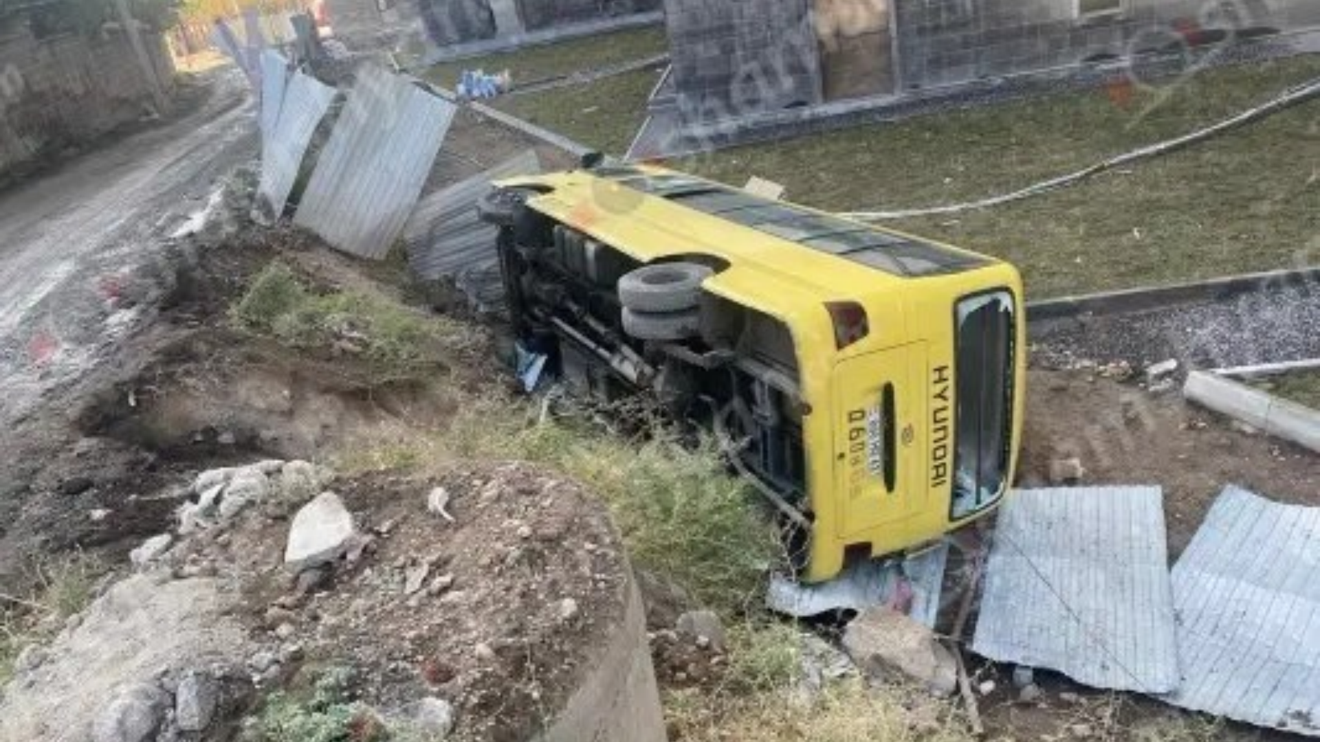 Երևանում ավտոբուսը կողաշրջվել է․ 11 վիրավnր կա