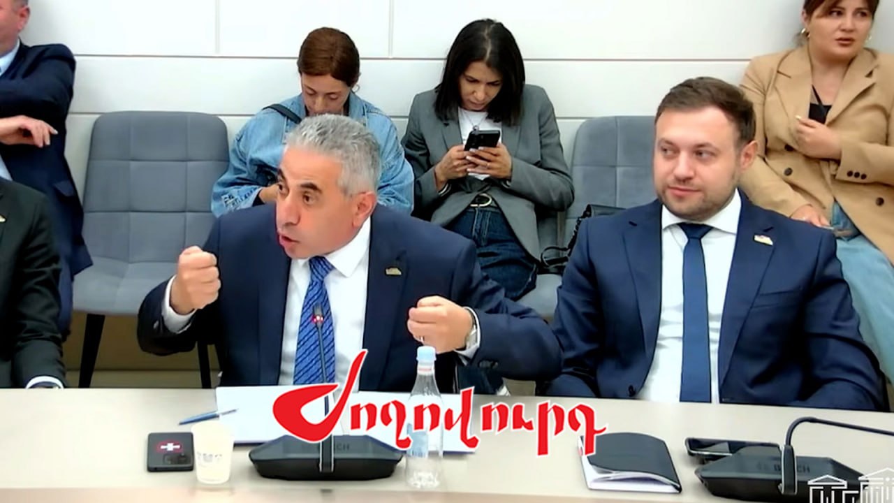 ՏԵՍԱՆՅՈՒԹ․ Նոր տարուն գիտենք՝ նվեր, տոնածառ, Քաղաքացու օրը մարդիկ նայում են իրար երեսին, ստիպված պիտի խալի լվան․ Էդգար Ղազարյան