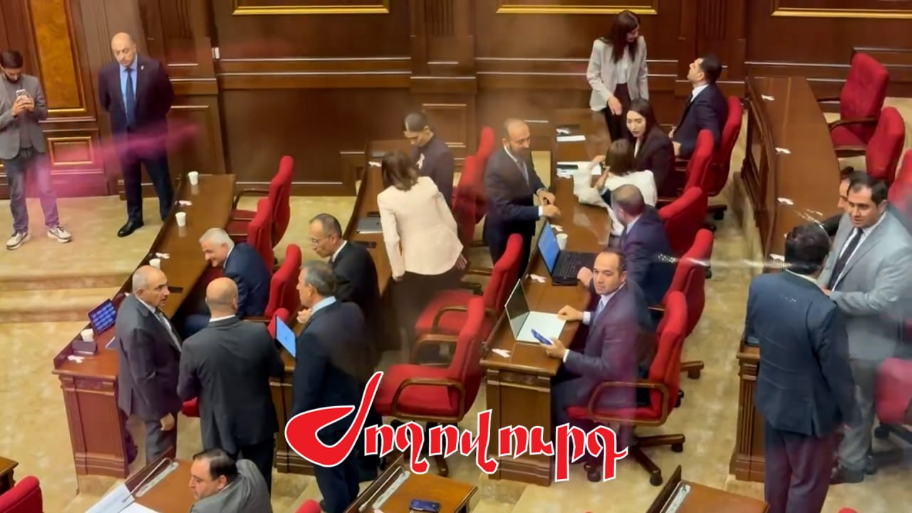 ՏԵՍԱՆՅՈՒԹ․ ՔՊ-ականները հերթով բարևում են Նիկոլ Փաշինյանին