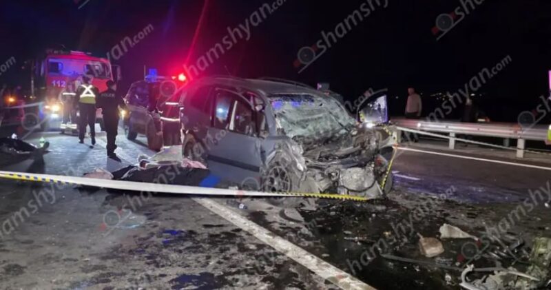 Երևան-Գյումրի ճանապարհին բախվել են Opel-ը և բեռնատարը․ կան զոհեր, 5 վիրավոր, որոնցից 4-ը երեխաներ են