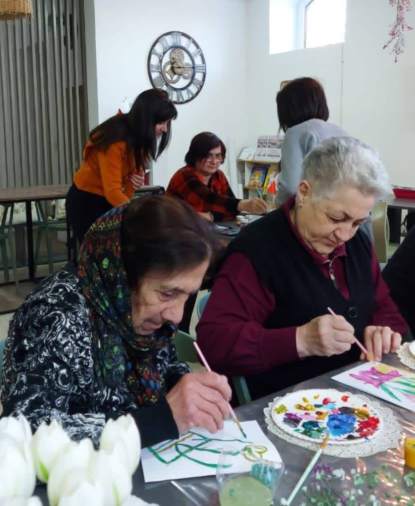 À GUMRI, UNE MAISON OÙ LES GÉNÉRATIONS SE RENCONTRENT ET OÙ LA SOLIDARITÉ SE RÉINVENTE