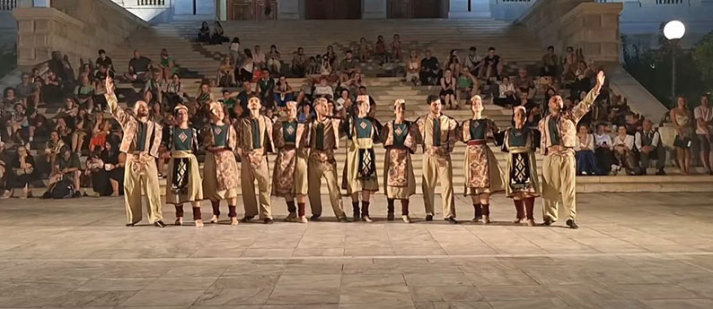 Համազգայինի «Նայիրի» պարախումբի տպաւորիչ ներկայութիւնը «Սիրոս» կղզիի մէջ