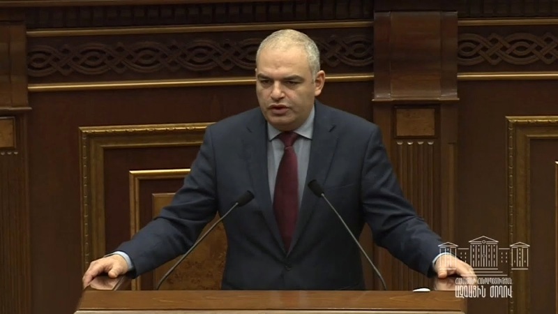 Արարատի հակառակ կողմը. Հայկ Դեմոյան
