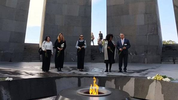 Փարիզի քաղաքապետարանի ներկայացուցիչներն այցելել են Ծիծեռնակաբերդի հուշահամալիր