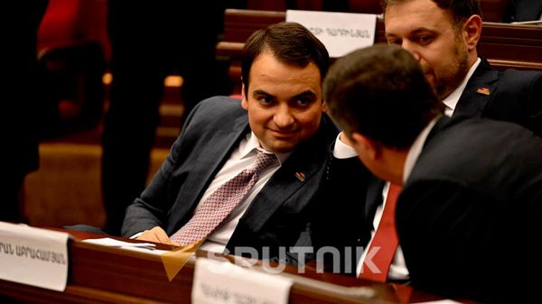 Партия Карапетяна заявила о готовности к досрочным выборам после слов Пашиняна