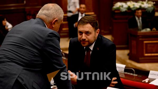 Пашинян не уверен, что сможет "выкрасть" 6 голосов оппозиции: эксперт о возможных выборах
