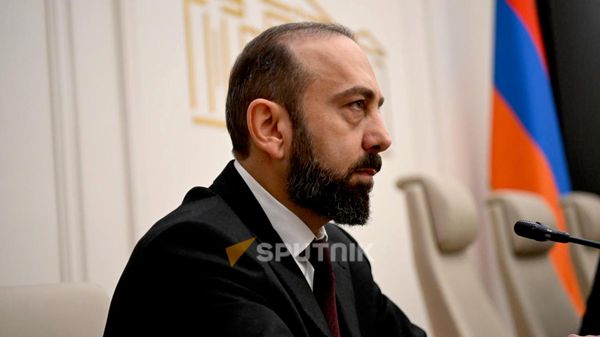 Азербайджан не требует изменения Конституции Армении, но ставит предусловие — Мирзоян