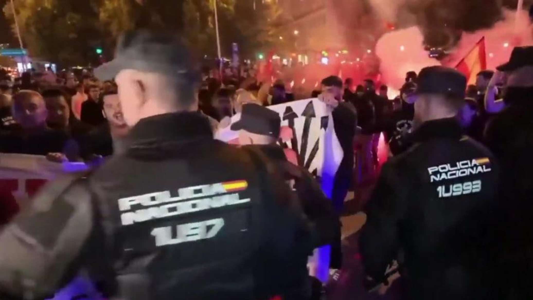 В Испании начались протесты после столкновения поездов в Толедо - кадры