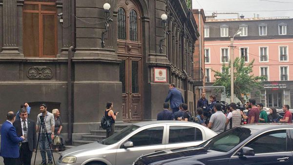 В бывшей партии власти Армении назвали террором задержание оппозиции в канун выборов