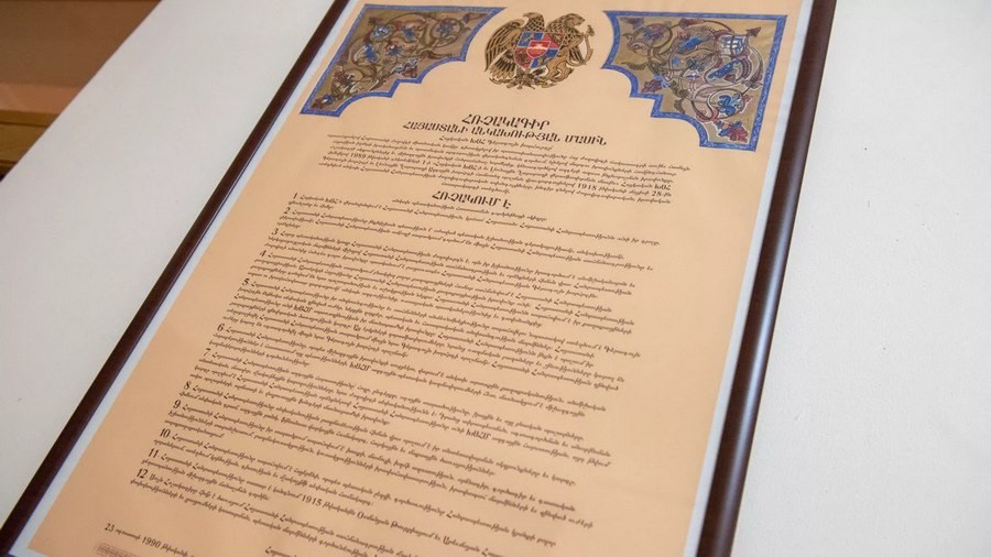 The Declaration of Independence and the “L’état, c’est moi” Syndrome