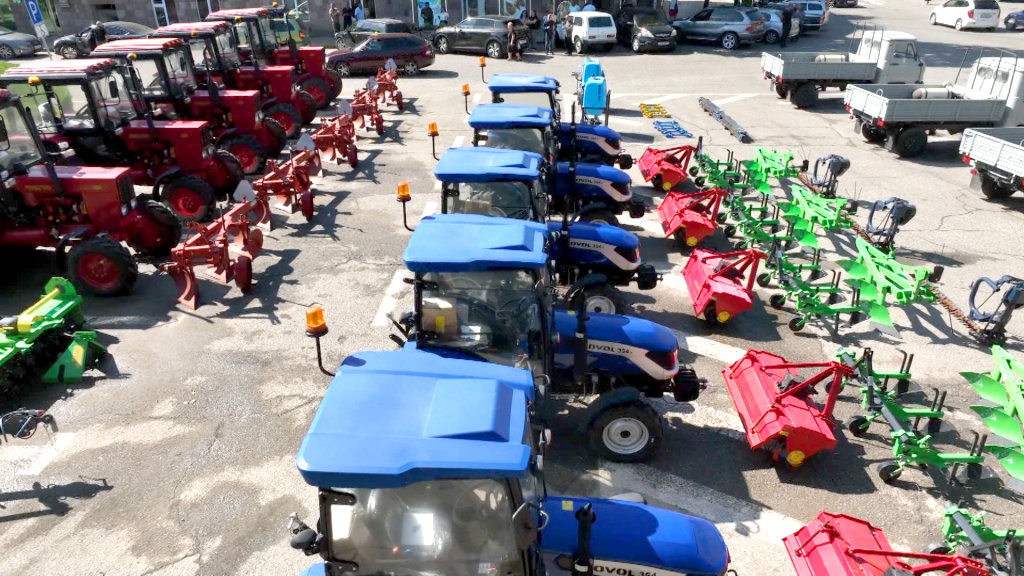 Mikael Vardanyan donated agricultural machinery and trucks amounting to 128 million drams to Tavush