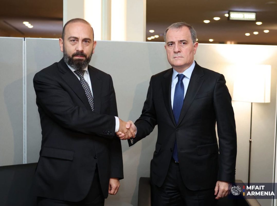 Mirzoyan, Bayramov Discuss Armenia-Azerbaijan Peace and Regional Connectivity