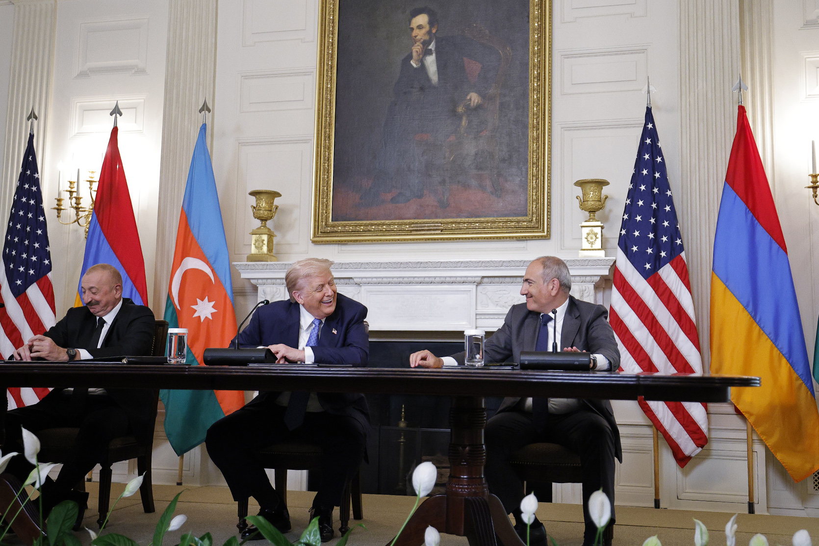 Paşinyan: Önümüzde Azerbaycan ile barış anlaşmasını imzalamaya odaklanmalıyız