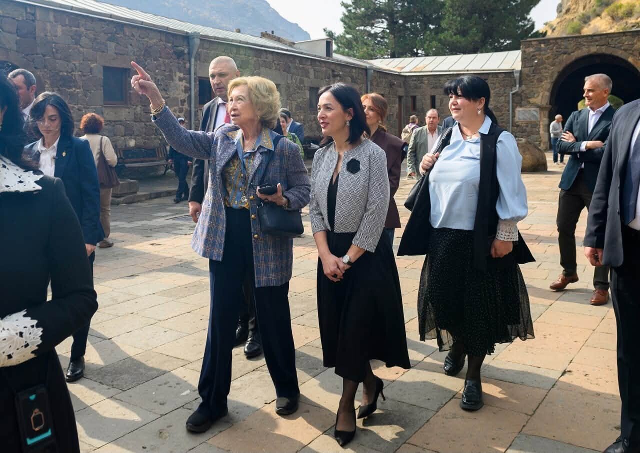 İspanya Kraliçesi Ermenistan’da Geghard Manastır Kompleksini ziyaret etti