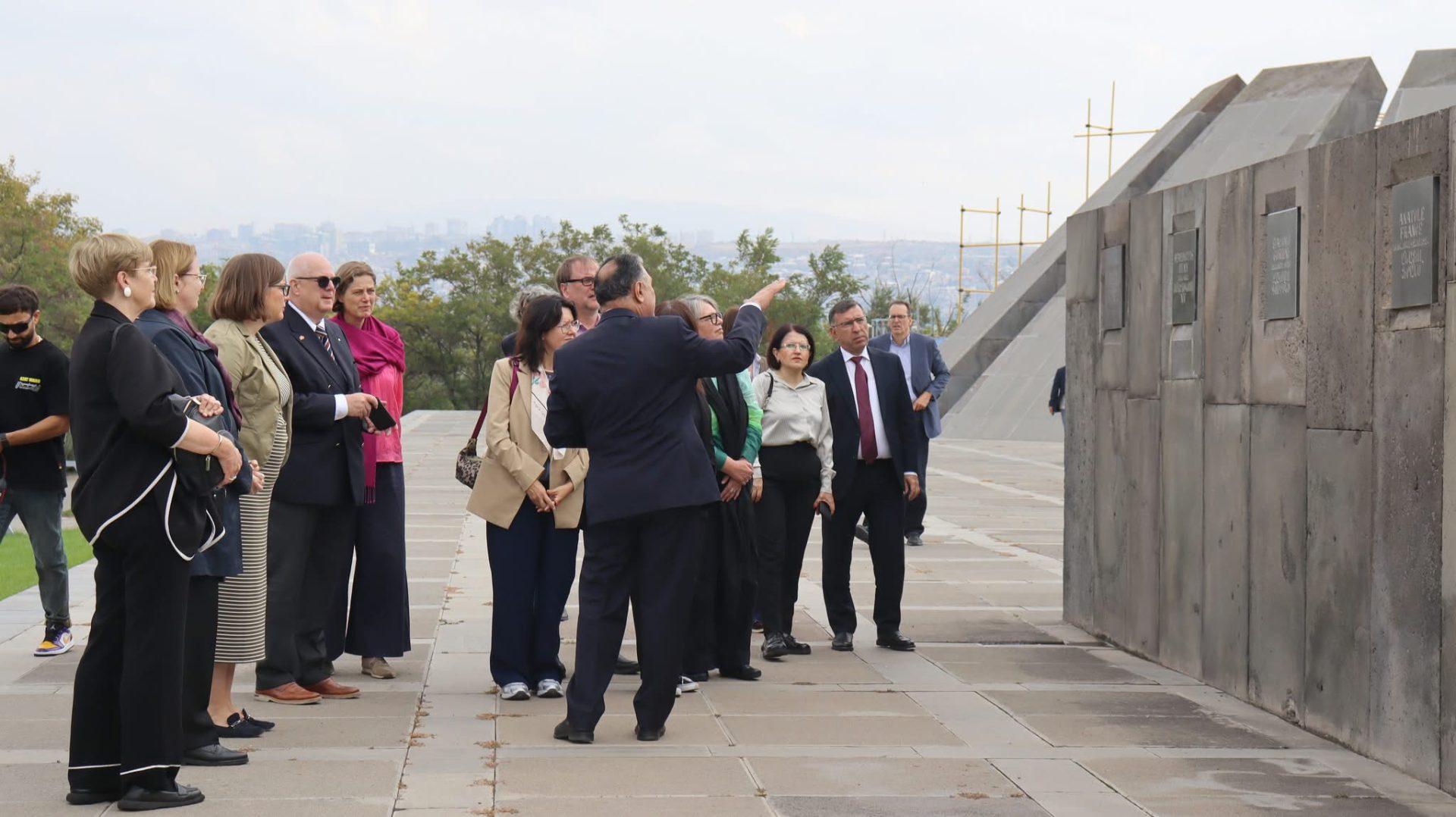 A delegation from the Leipzig city council visited the Armenian Genocide Memorial.