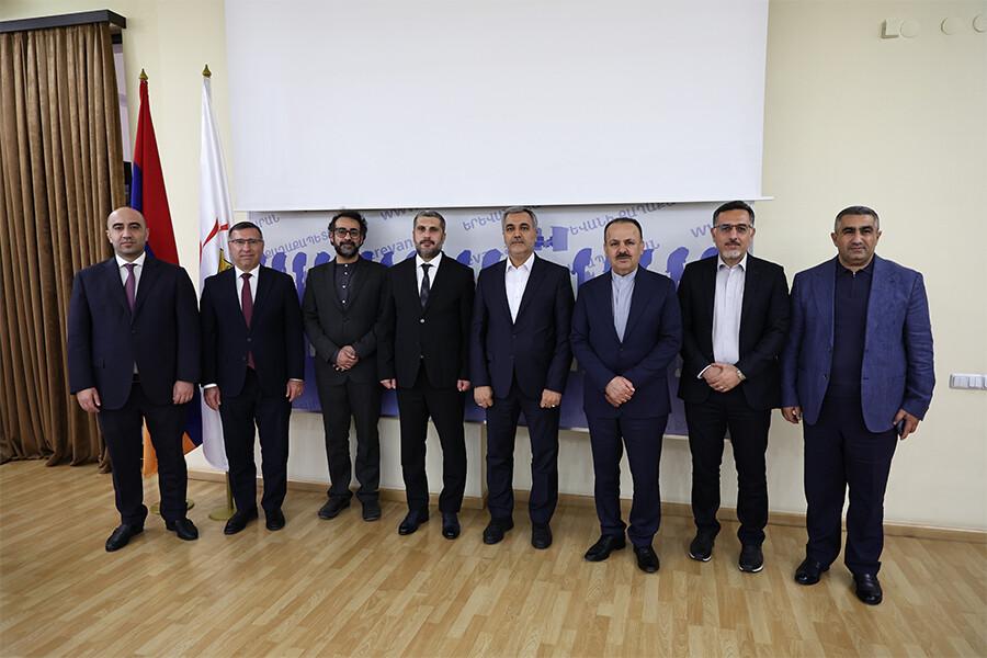 Yerevan-Tahran arasındaki dostane ilişkilerin güçlendirilmesi ve işbirliğinin geliştirilmesi ele alındı