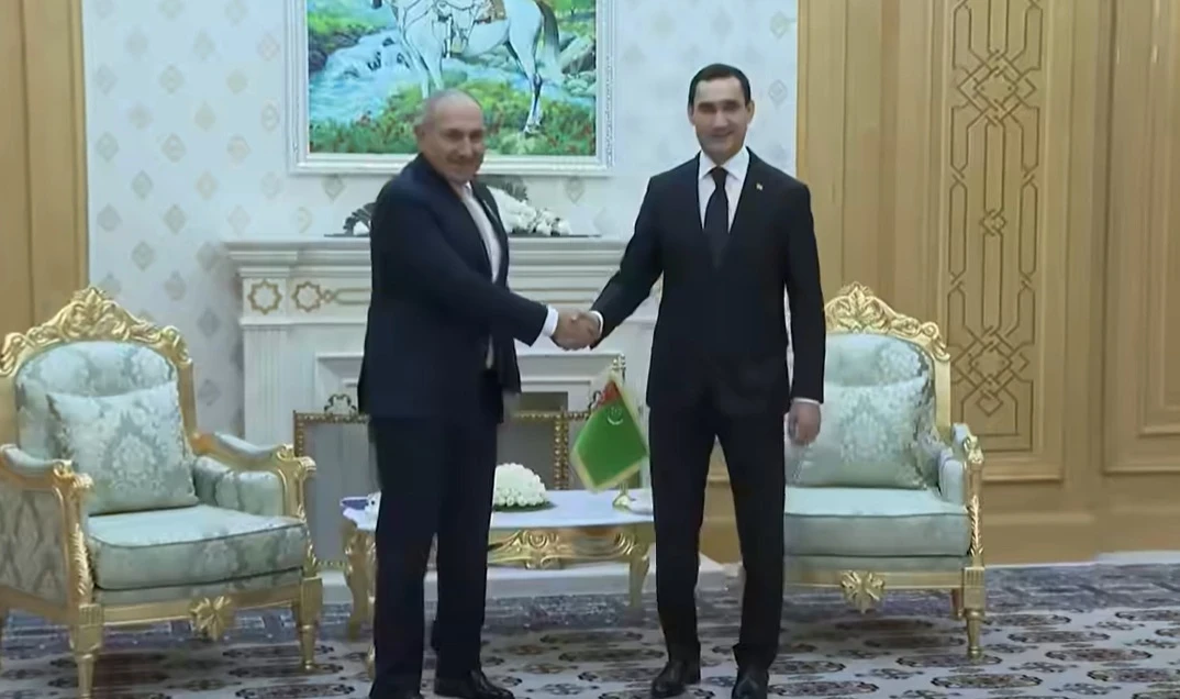 Ermenistan Başbakanı, Türkmenistan Cumhurbaşkanı ile bir araya geldi
