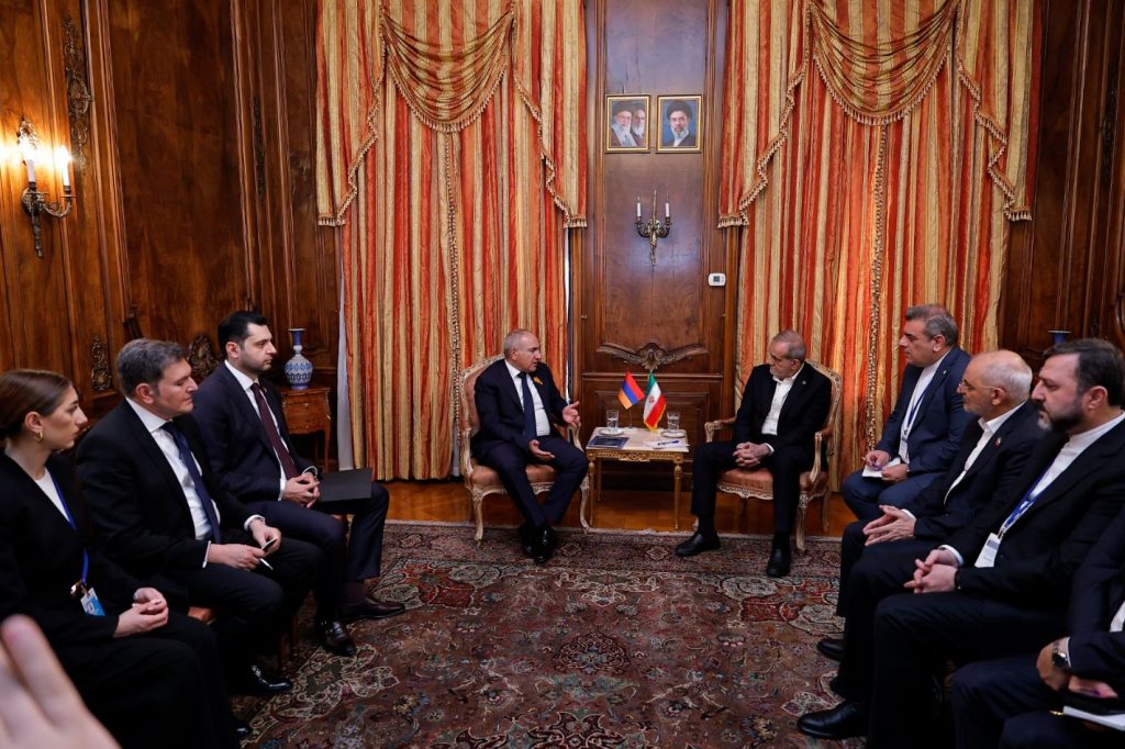 Pashinyan and Pezeshkian discussed the development of Armenia-Iran relations