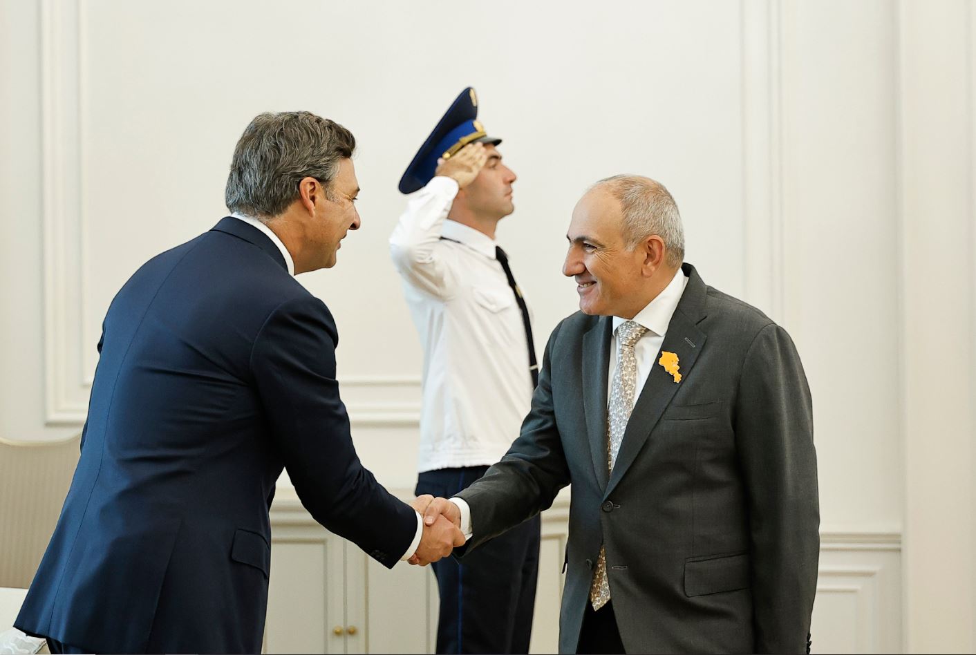 Փաշինյանն ու Էռնեկյանը քննարկել են «Զվարթնոց» և «Շիրակ» օդանավակայանների զարգացումը