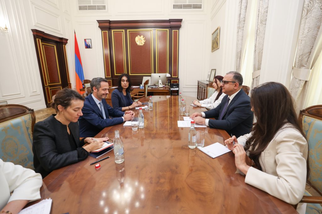 ՀՀ փոխվարչապետն ու Ֆրանսիայի դեսպանը քննարկել են երկկողմ օրակարգի առանցքային ուղղությունները