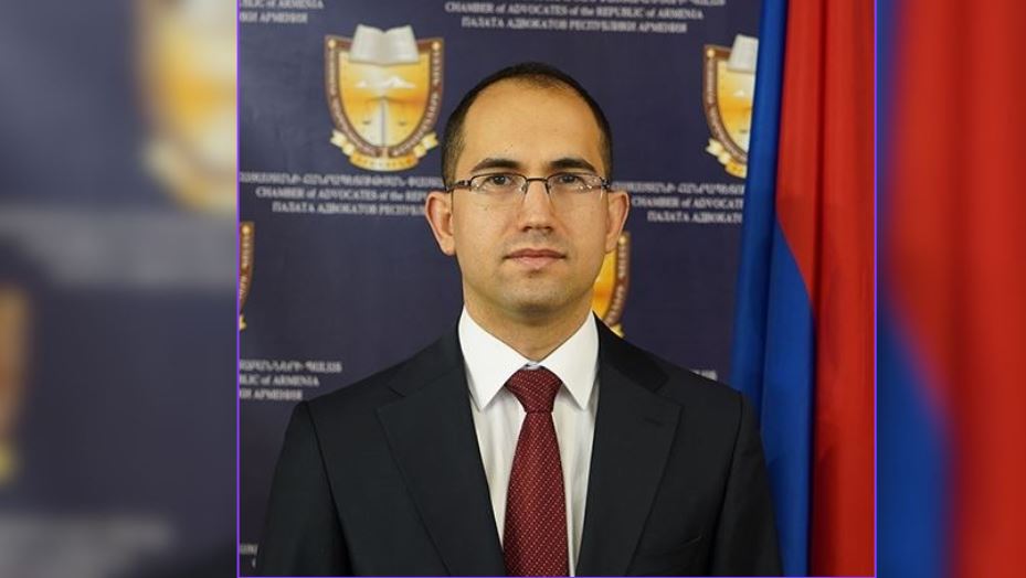 Փաստաբան Արտաշես Հովհաննիսյանը մեղադրվում է խուզարկության ժամանակ օտարերկրացի վստահորդի պայուսակից 800 հզ դրամ գողանալու մեջ