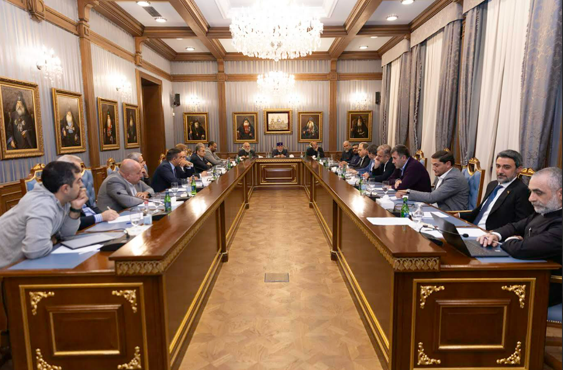 Գարեգին Երկրորդը իրավաբանների ու սահմանադրագետների հետ քննարկել է Եկեղեցու դեմ նախաձեռնությունները