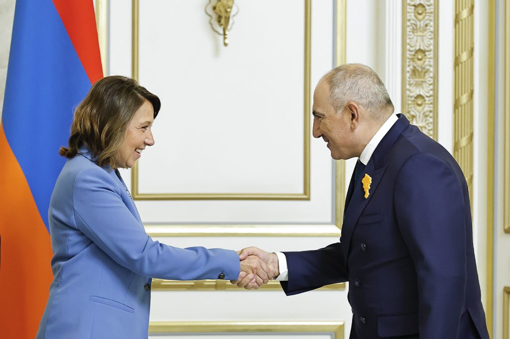 PM Receives Minister of Health of Croatia