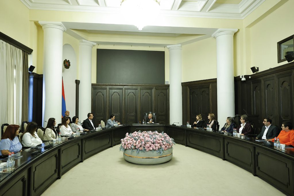 Վարչապետը հյուրընկալել է մի խումբ ուսուցիչների և շնորհավորել մասնագիտական օրվա առթիվ