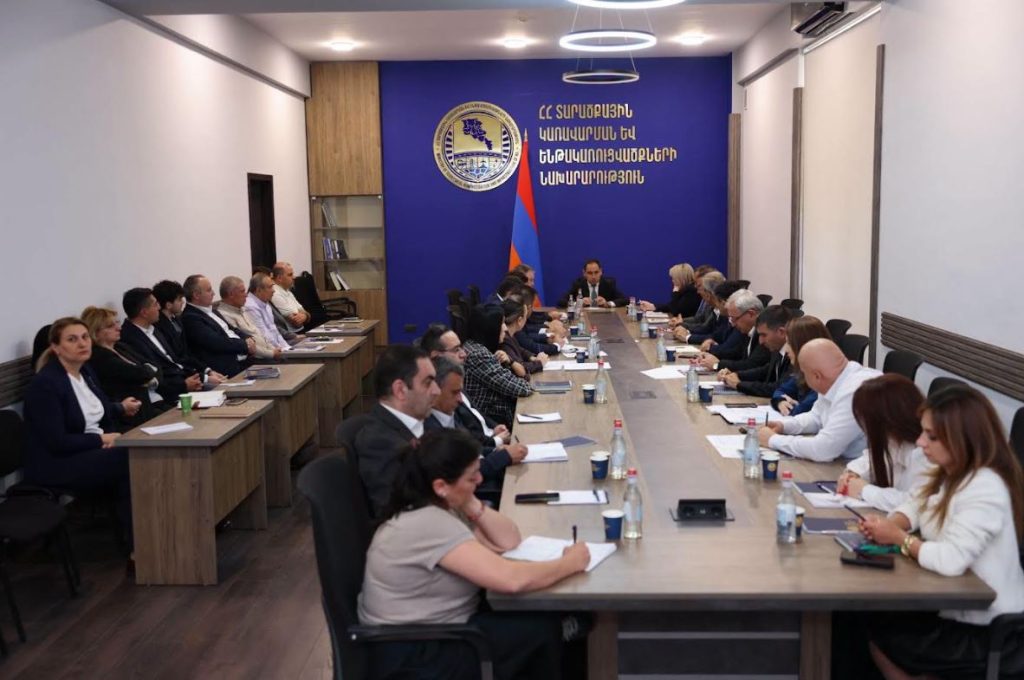 Khudatyan instructed to tighten quality control of road construction works