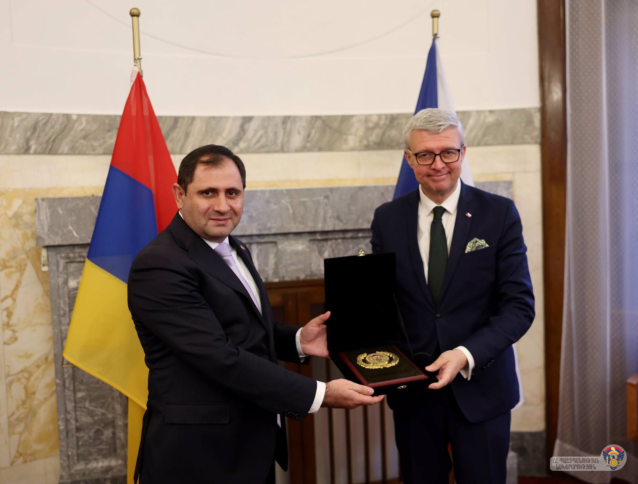 Պապիկյանը Չեխիայի առաջին փոխվարչապետի հետ քննարկել է ռազմատեխնիկական համագործակցության հարցեր