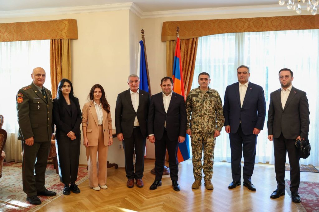 Սուրեն Պապիկյանն այցելել է Չեխիայում ՀՀ դեսպանություն