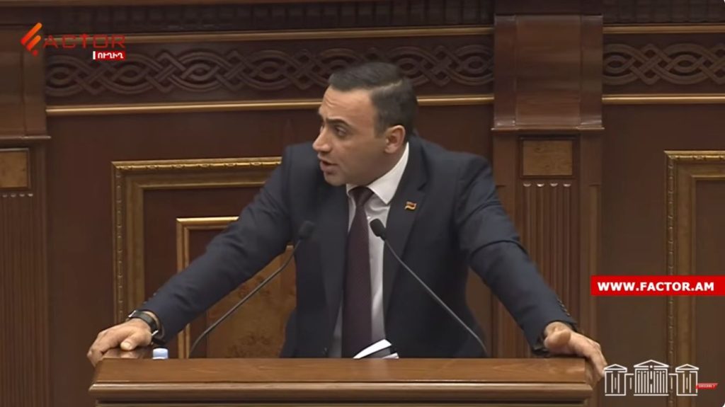 Let me see what you say. The situation in the National Assembly hall became tense again. VIDEO