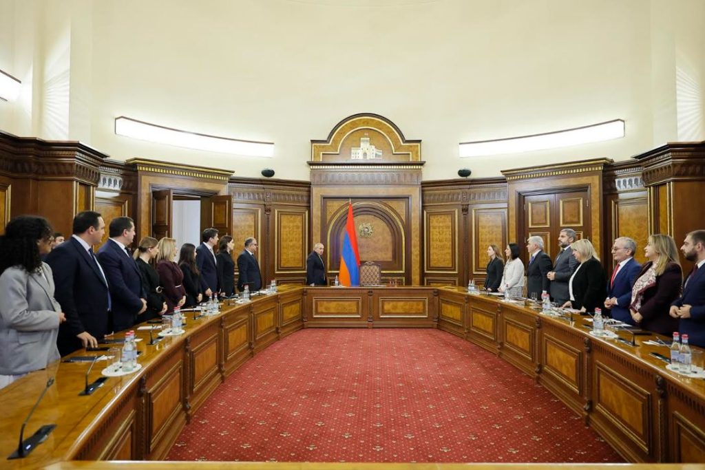 Փաշինյանը հանձնարարել է զարգացնել պետական համակարգում երիտասարդների ներգրավման մեխանիզմները