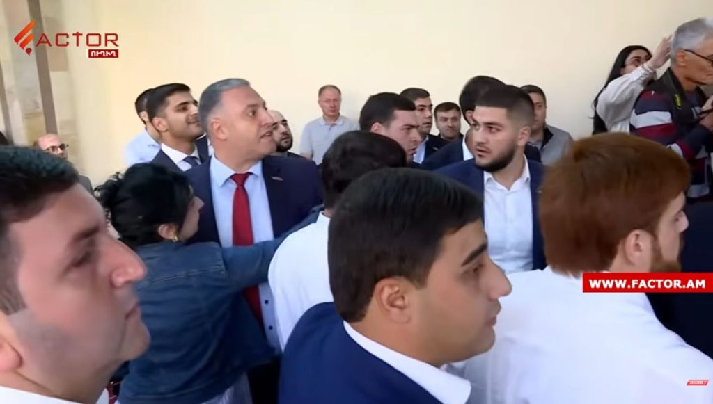 «Արա, ա՛յ տղա», «Արայով չխոսաս». վեճի կիզակետում ՔՊ-ից Բաքոյանն ու Գյուլնազարյանն են և «Ուժեղ Հայաստանի» փորձագետը․ ՏԵՍԱՆՅՈՒԹ