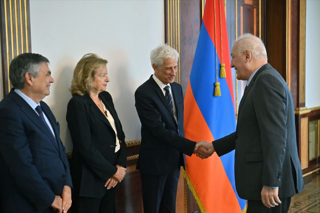 Վահագն Խաչատուրյանն ընդունել է «Գալուստ Գյուլբենկյան» հիմնադրամի պատվիրակությանը