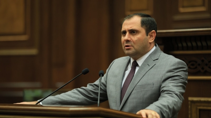 «Ուժեղ Հայաստան» և «Հայաստան» խմբակցությունները պահանջում են Պապիկյանի հրաժարականը