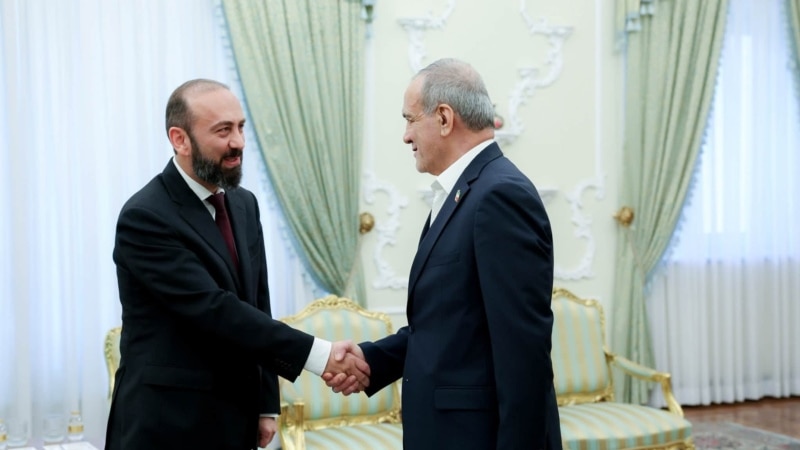 Միրզոյանը հանդիպումներ է ունեցել  Փեզեշքիանի և Ղալիբաֆի հետ
