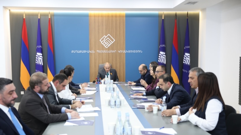 ՔՊ-ն Փաշինյանի գլխավորությամբ քննարկել է նոր Սահմանադրության նախագիծը