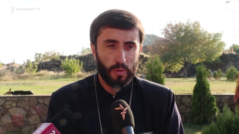 Դատարանը կարճել է նախկին քահանաների հայցերով գործերը՝ կարգալույծ հռչակելը համարելով եկեղեցու ներքին գործ