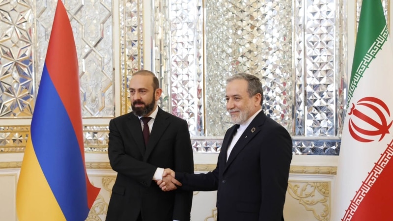 Միրզոյանը հանդիպել է Արաղչիին