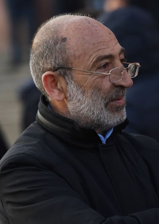 FUE LIBERADO ASHOT MINASIAN, VETERANO DE GUERRA EN ARTSAJ Y ARRESTADO POR CARGOS DE GOLPE DE ESTADO EN ARMENIA.