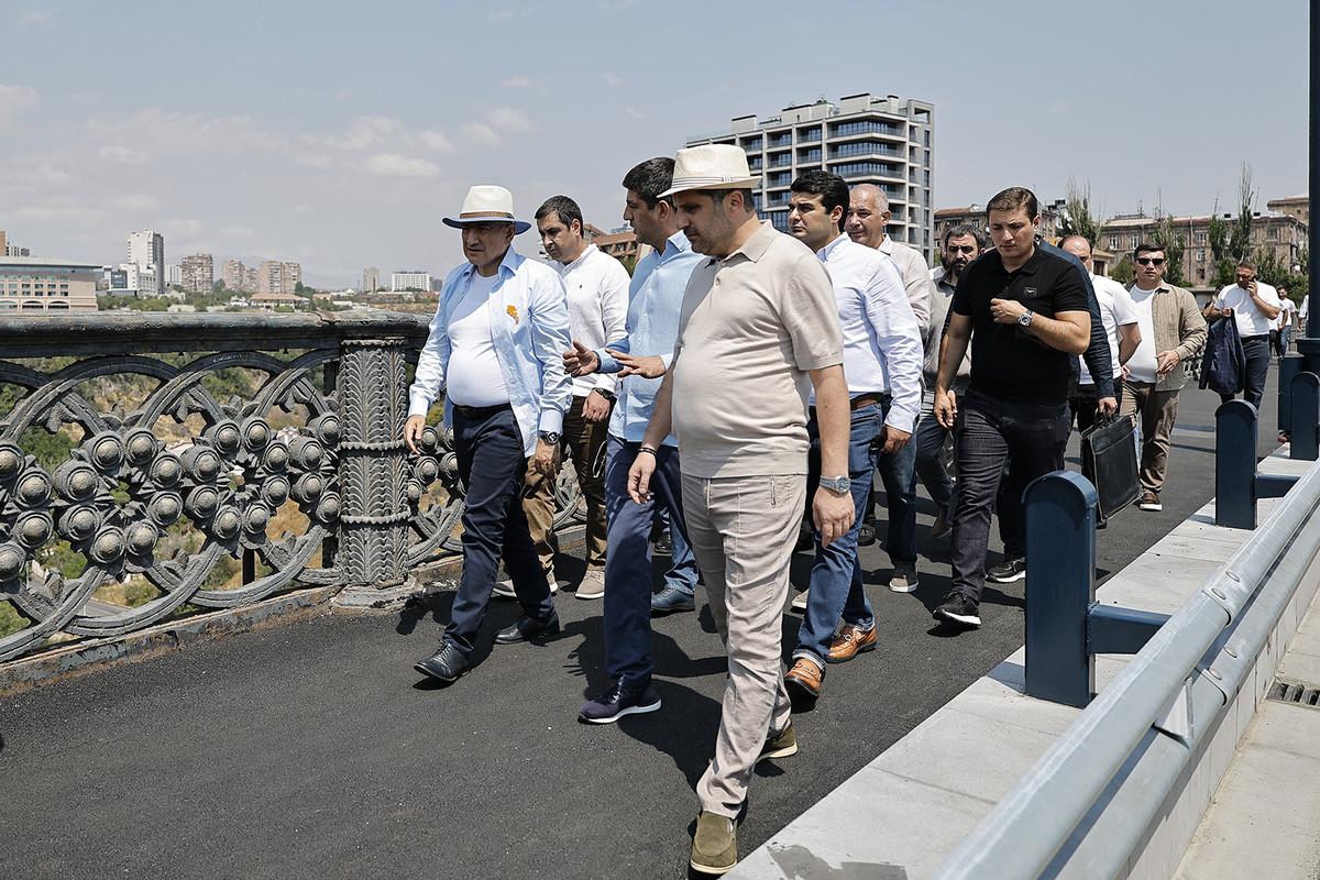 Nikol Pashinyan reviewed the results of the major overhaul of the Kyiv Bridge in Yerevan.