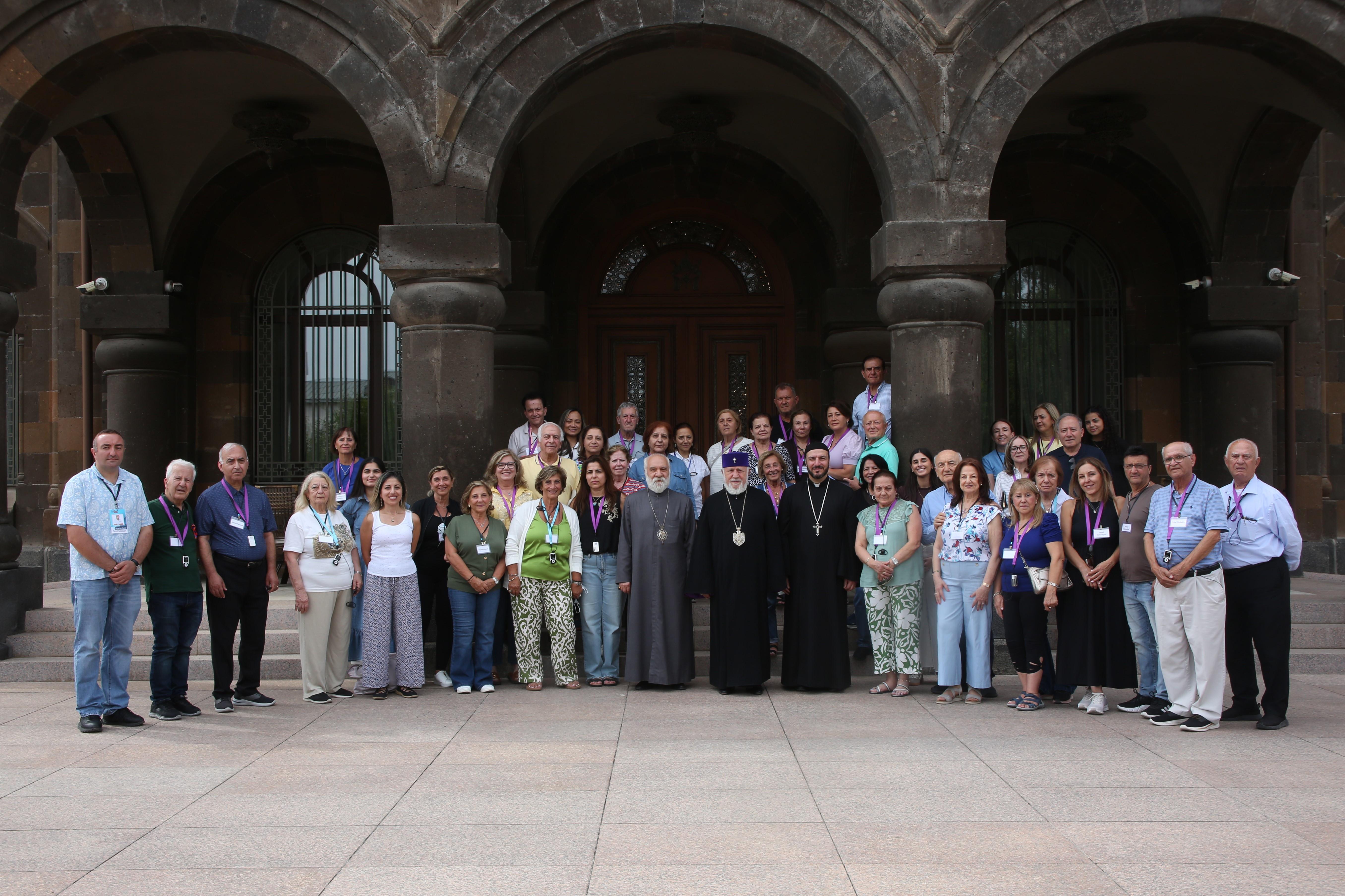 Catholioc Karekin II Hosts Syriac Orthodox Church Pilgrims from U.S.