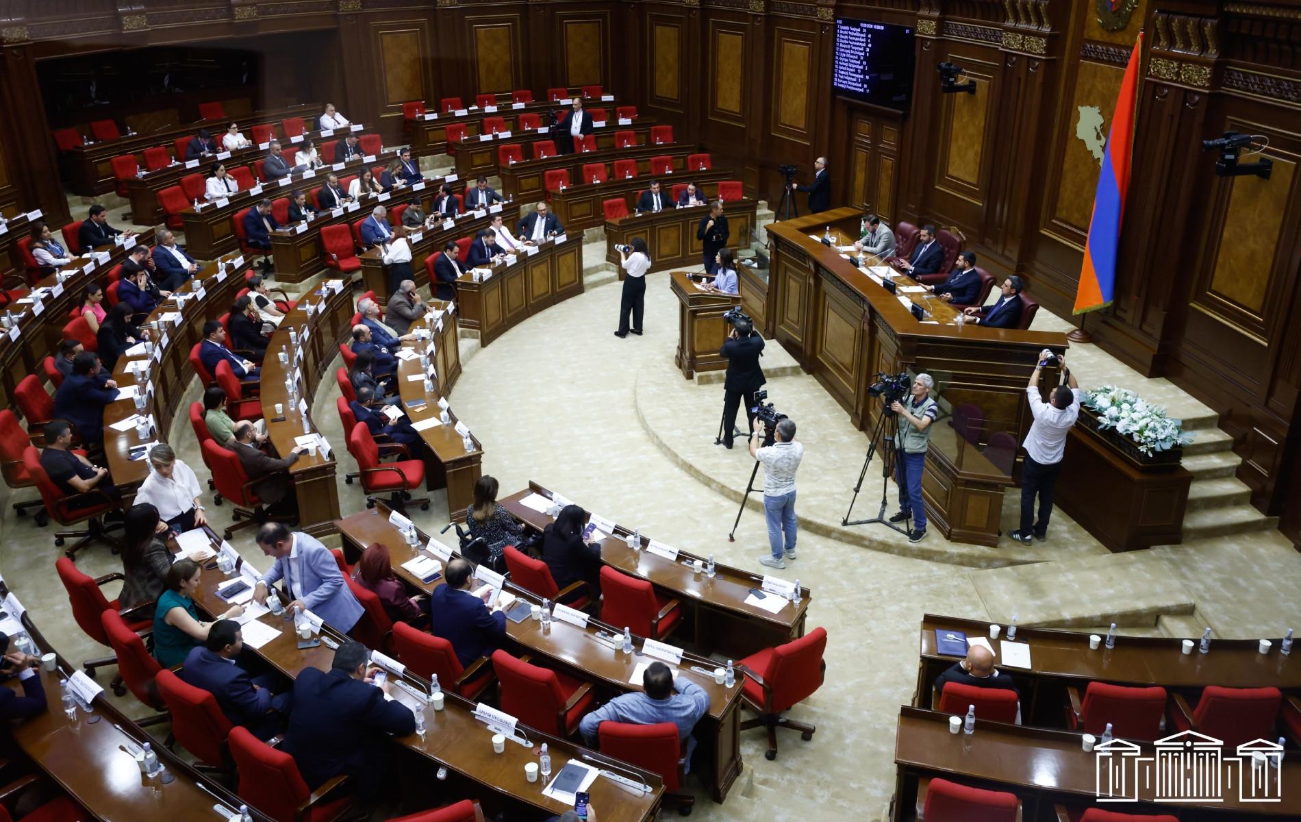 The NA session has begun, and the agenda includes the issue of determining the number of members of the investigative commission investigating church issues.