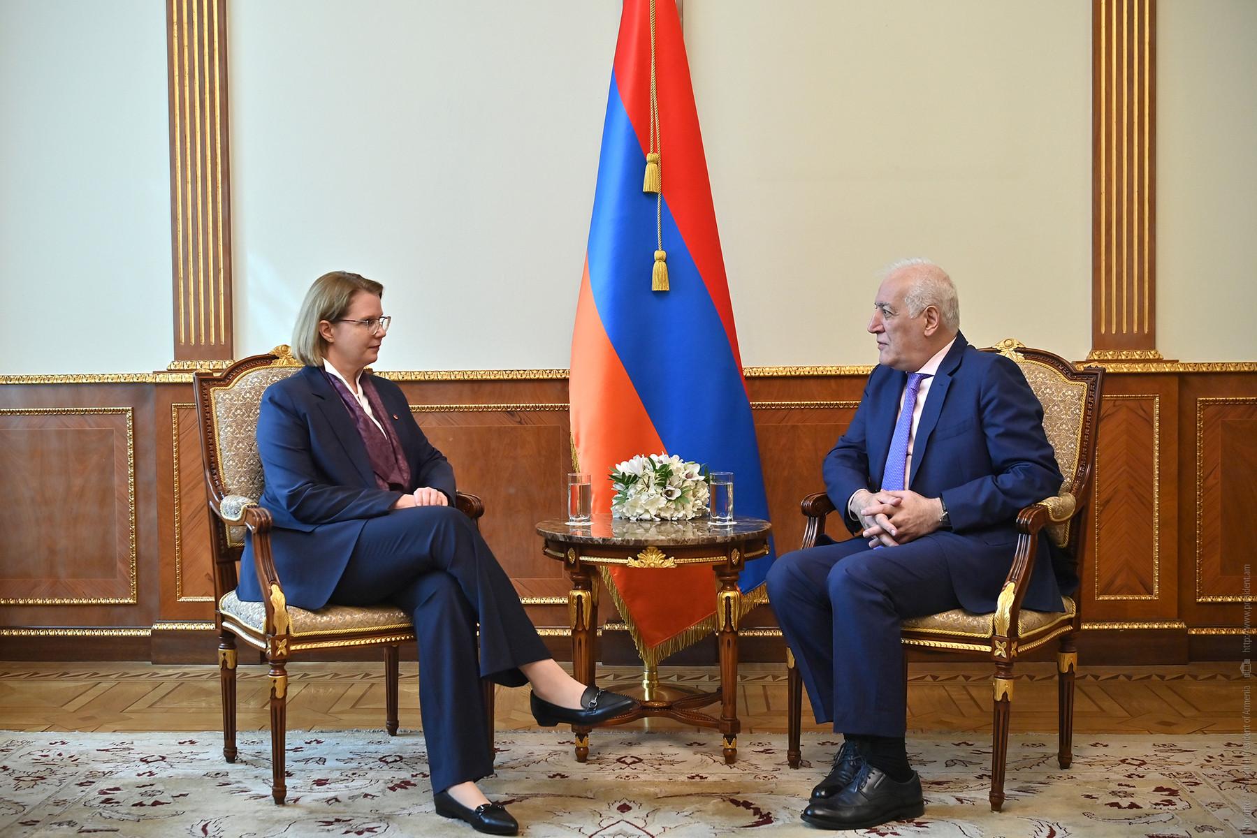 Նախագահն ընդունել է ՀՀ-ում Գերմանիայի արտակարգ և լիազոր դեսպան Կլաուդիա Բուշին