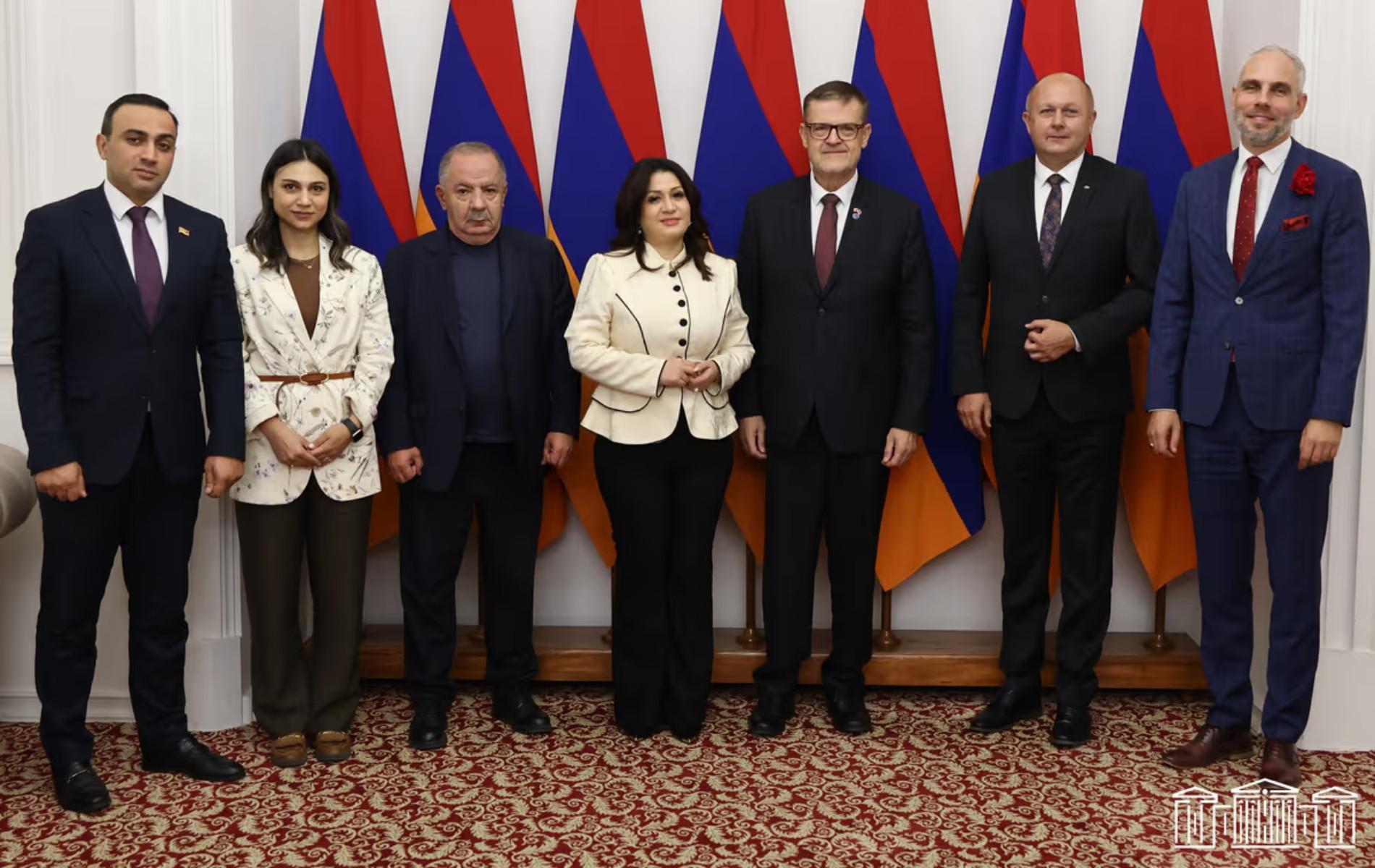 Չեխիայի Սենատի պատվիրակությանը հյուրընկալել են Աշխատանքի և բարեկեցության հարցերի մշտական հանձնաժողովում