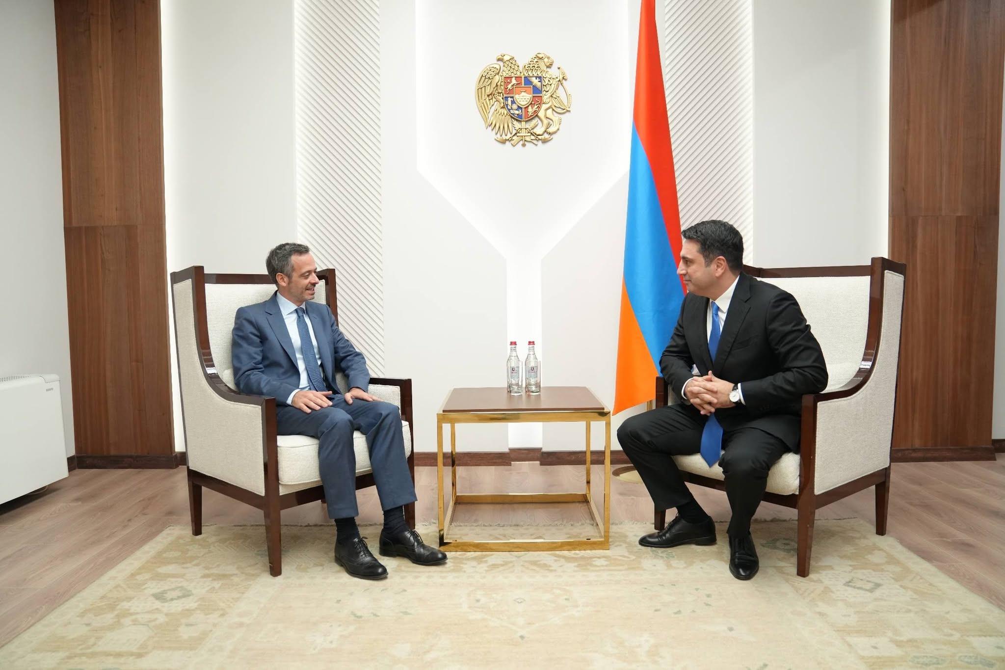 ԱԽ քարտուղար Ալեն Սիմոնյանն ընդունել է Հայաստանում Ֆրանսիայի նորանշանակ դեսպան Ֆլորիան Էսկյուդիեին