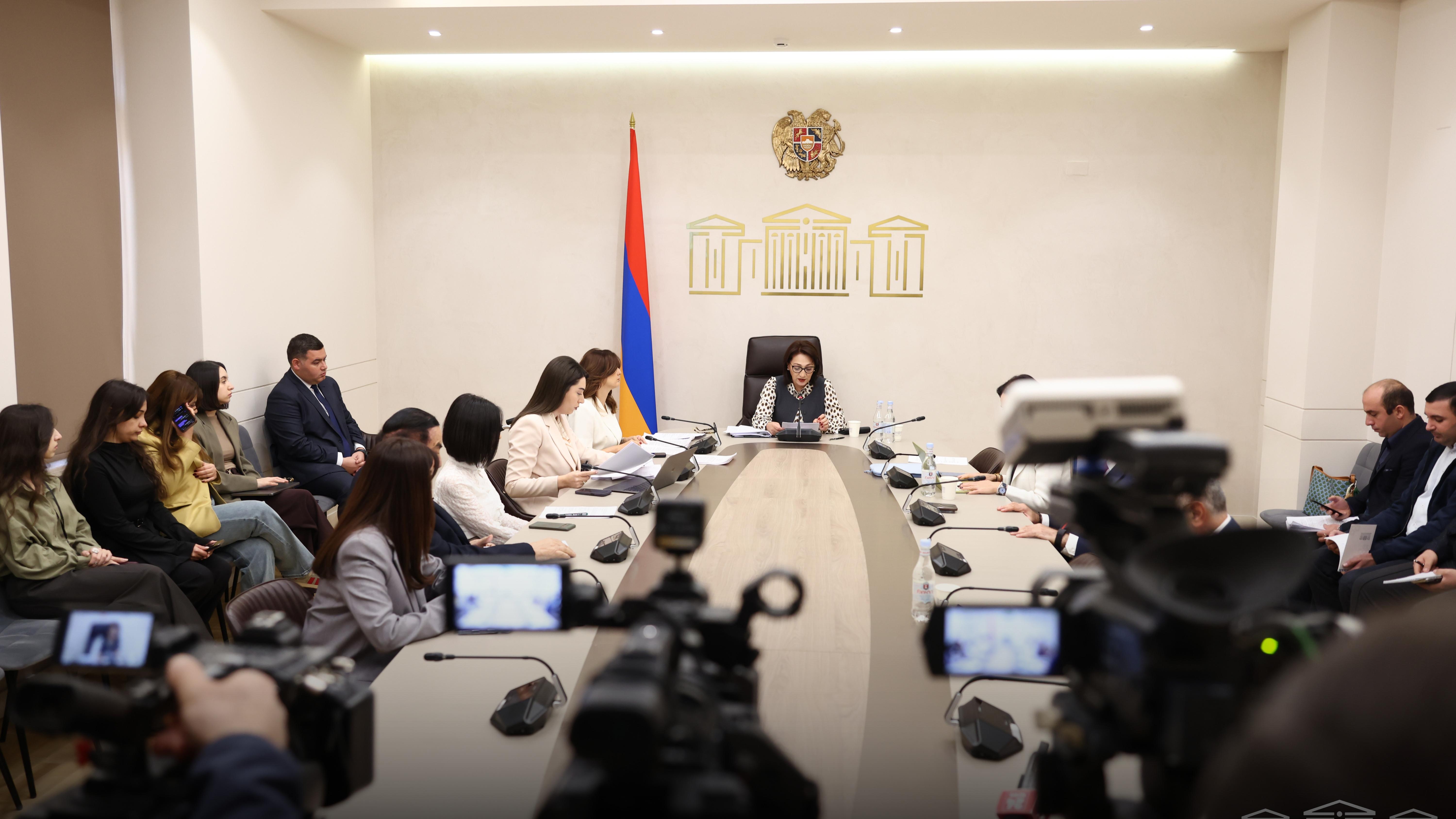 ԱԺ մարդու իրավունքների հանձնաժողովն առաջին ընթերցմամբ հավանություն է տվել ընտանեկան բռնության կանխարգելման նախագծին