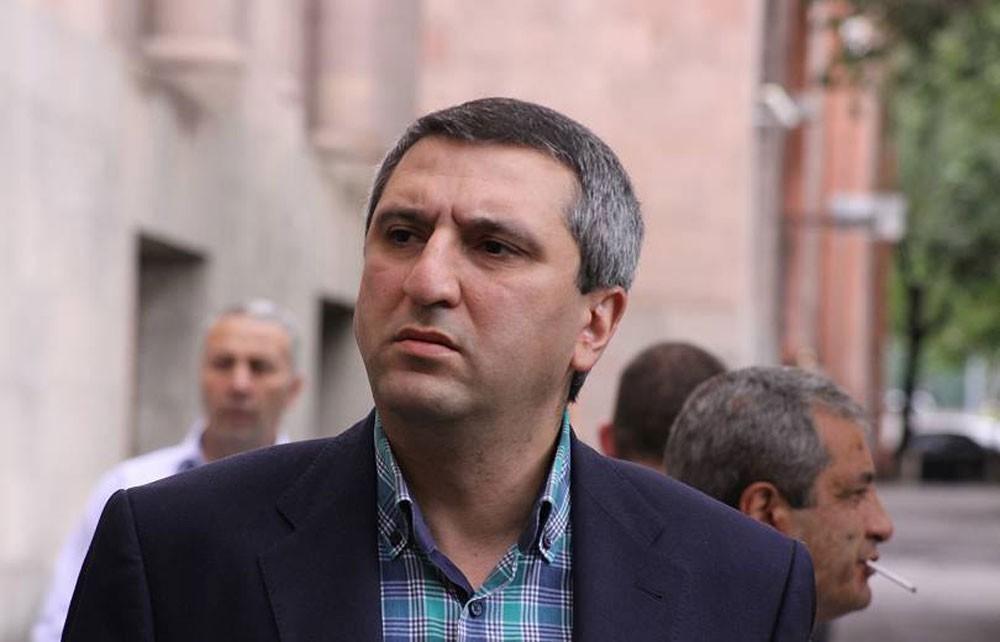 Այնուամենայնիվ, Երկիրը պտտվում է