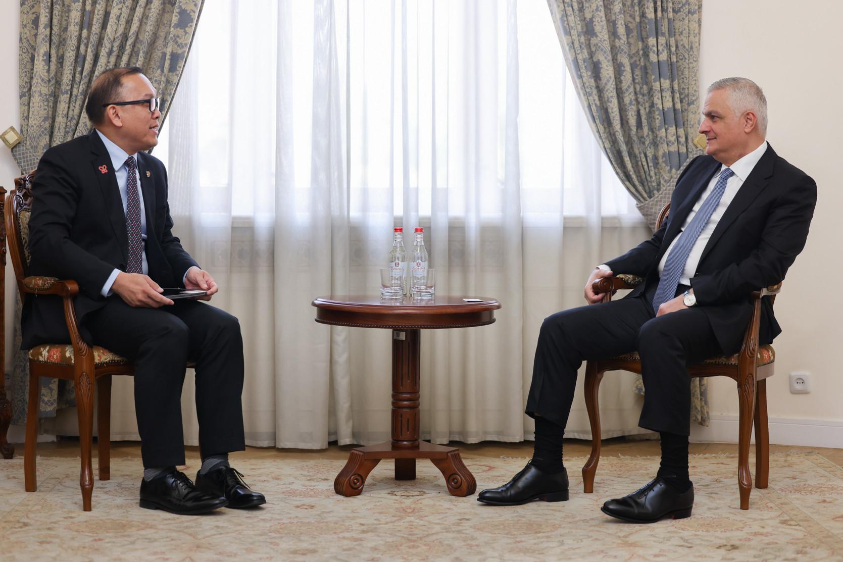 Մհեր Գրիգորյանն ընդունել է Ասիական զարգացման բանկի փոխնախագահին